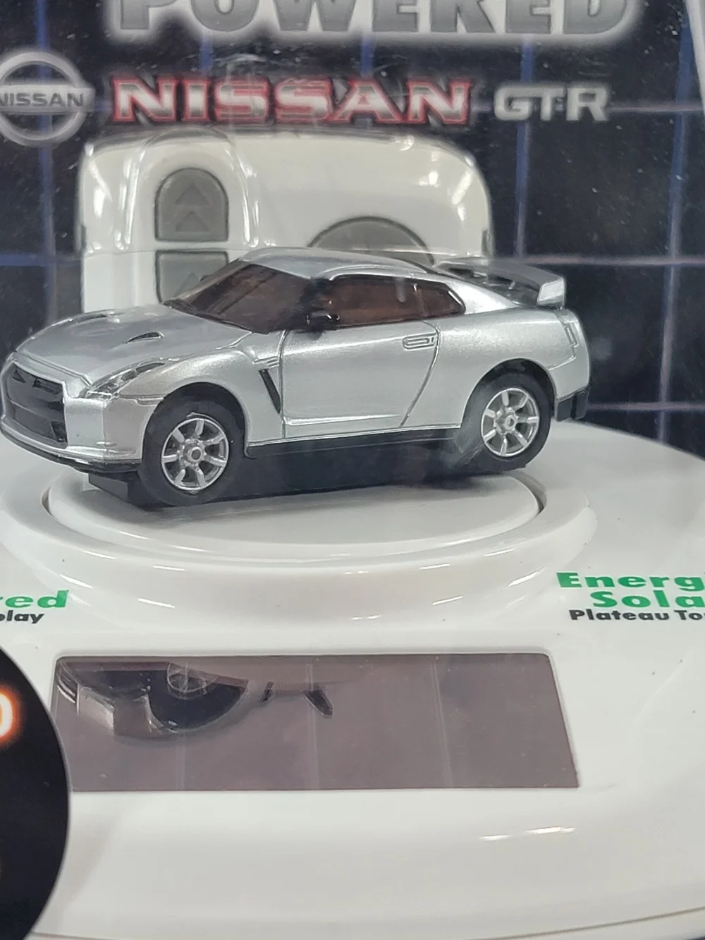 Eztec Infra-Red Remote Control Nissan GT-R With solar-powered rotating display